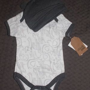 0-3 month Chick pea onsie and beanie